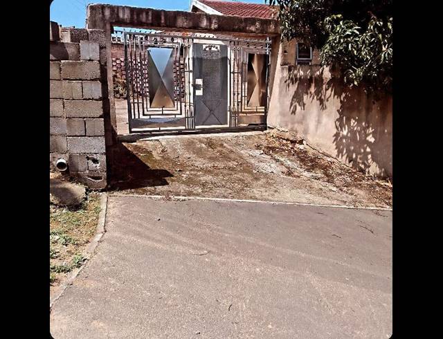 3 BEDROOM HOUSE FOR SALE IN UMLAZI Z